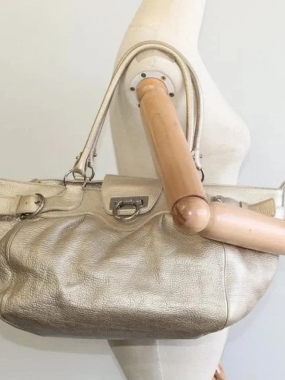 Salvatore Ferragamo Gancini Tote Bag Leather Silver Gold Auth JB034